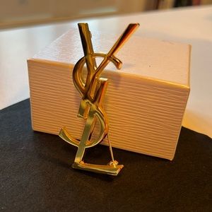 High Quality Fashion Brooch